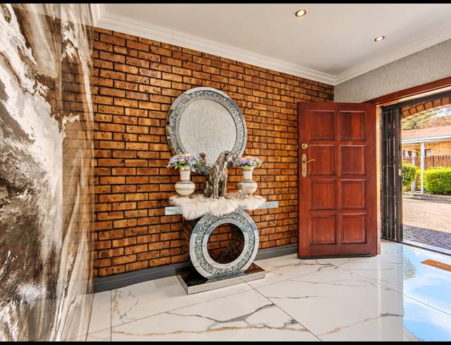 3 BEDROOM TOWNHOUSE FOR SALE IN VANDERBIJLPARK SW 5